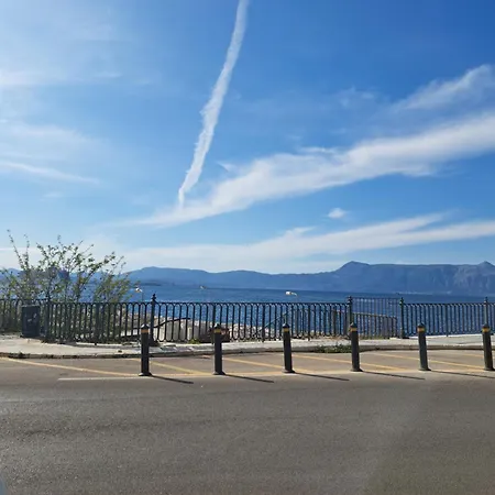 Deppy's Two-storey House Apartamento