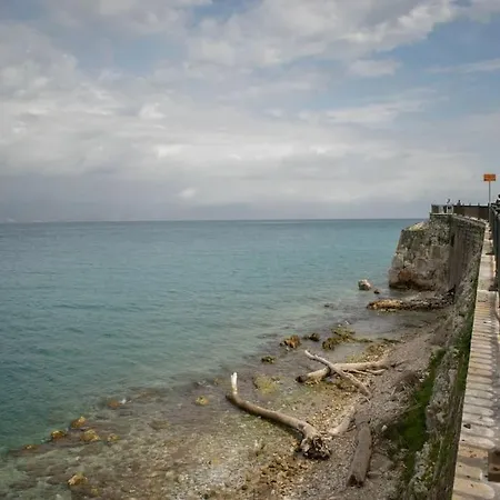 Deppy's Two-storey House Apartman *